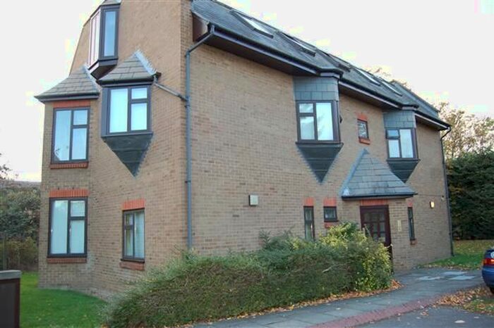 1 Bedroom Flat To Rent In Chase Court, A Bakers End, Wimbledon, SW20