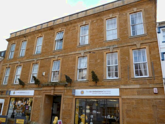 2 Bedroom Flat To Rent In High Street, Daventry, NN11