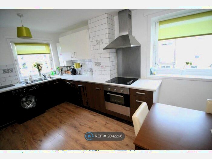 3 Bedroom Flat To Rent In Kintyre Avenue, Linwood, Renfrewshire, PA3