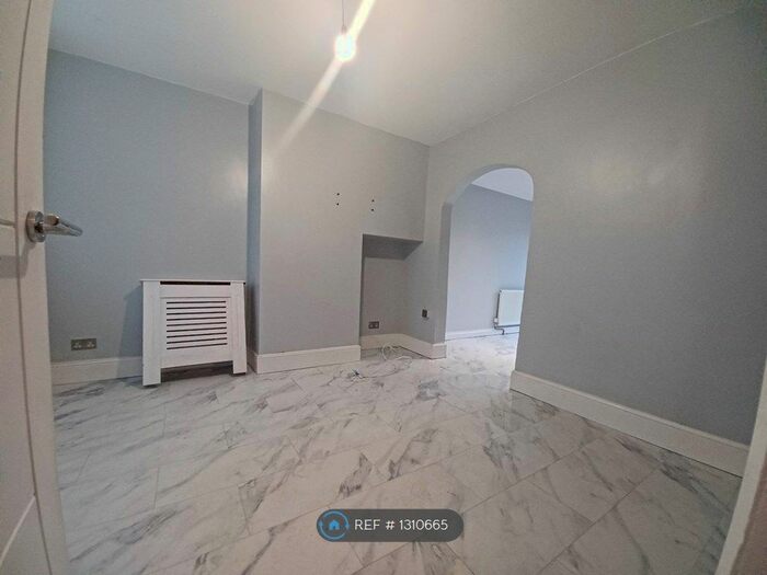 2 Bedroom Terraced House To Rent In Ashbourne Avenue, Middleton, Manchester M24