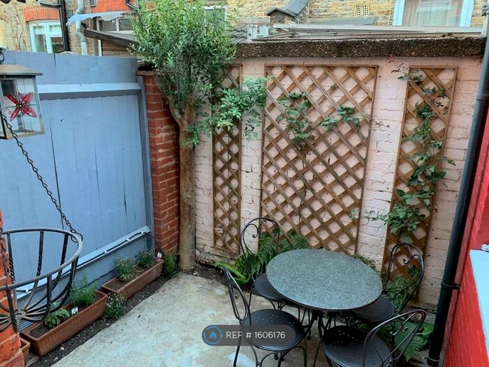 1 Bedroom Flat To Rent In Downstairs, London, W12