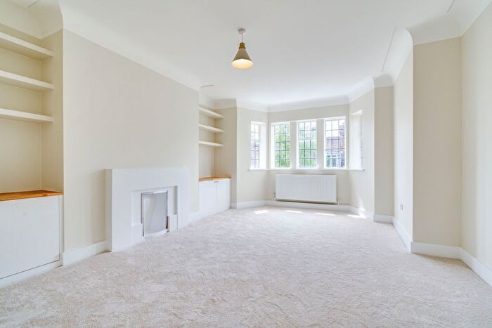 2 Bedroom Flat To Rent In Belsize Avenue, London, NW3