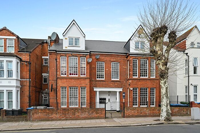 2 Bedroom Flat For Sale In London, NW2