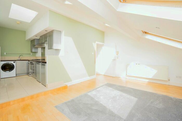 2 Bedroom Flat To Rent In Greenheys Road, Liverpool, Merseyside, L8