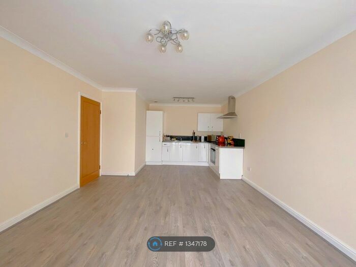 2 Bedroom Flat To Rent In Bravery Court, Liverpool, L19