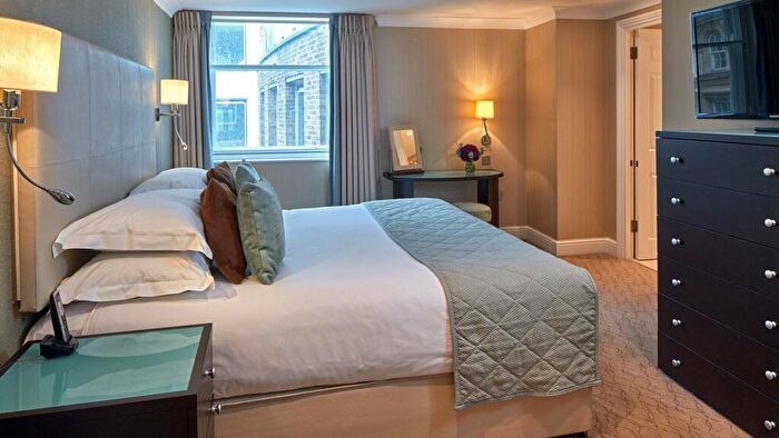 1 Bedroom Flat To Rent In Bow Lane, St Pauls, London, EC4M