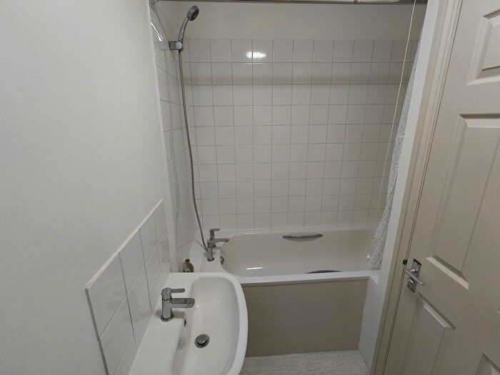 2 Bedroom Flat To Rent In Chipstead Valley Road, Coulsdon, CR5