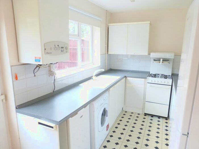 4 Bedroom Semi-Detached House To Rent In Burrows Crescent, Beeston, NG9