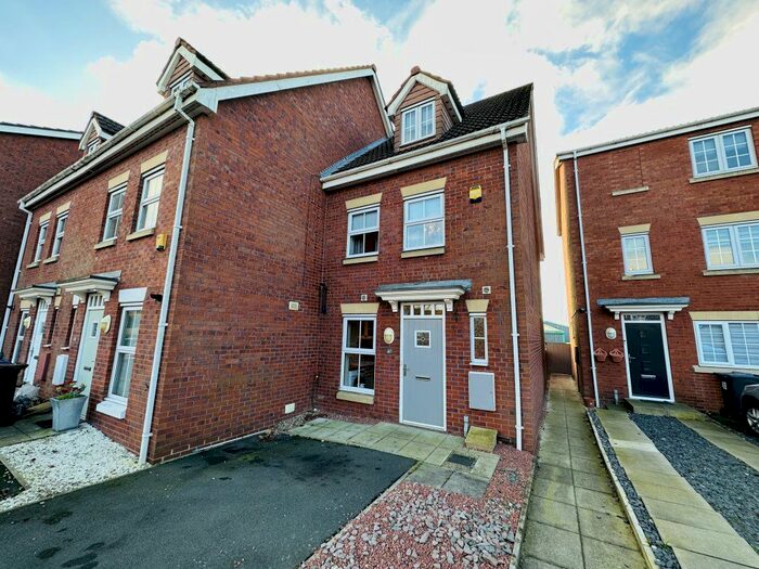3 Bedroom Town House To Rent In The Haven, Selby, YO8