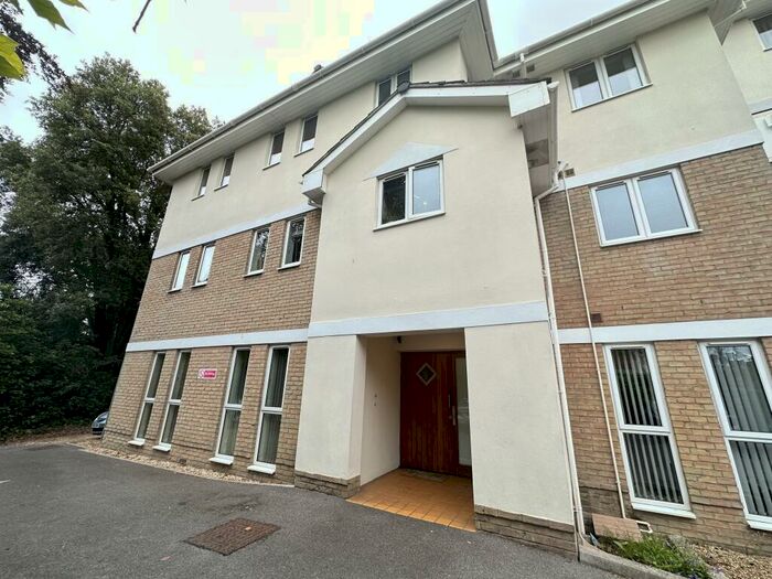 2 Bedroom Flat To Rent In North Road, Poole, BH14