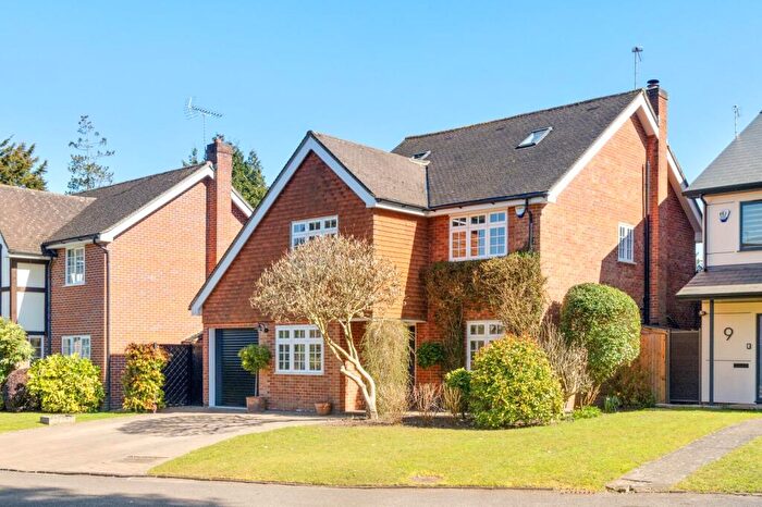 5 Bedroom Detached House For Sale In Kenwood Park, Weybridge, Surrey, KT13