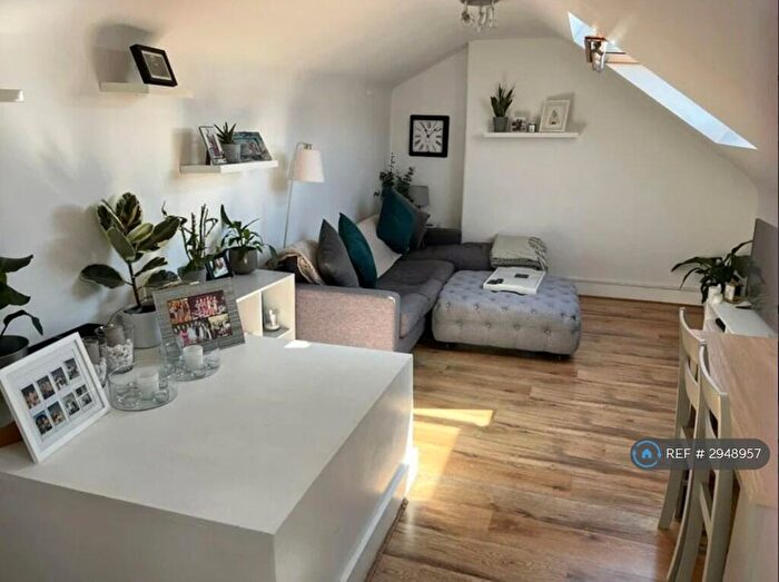 2 Bedroom Flat To Rent In West Norwood, London, SE27
