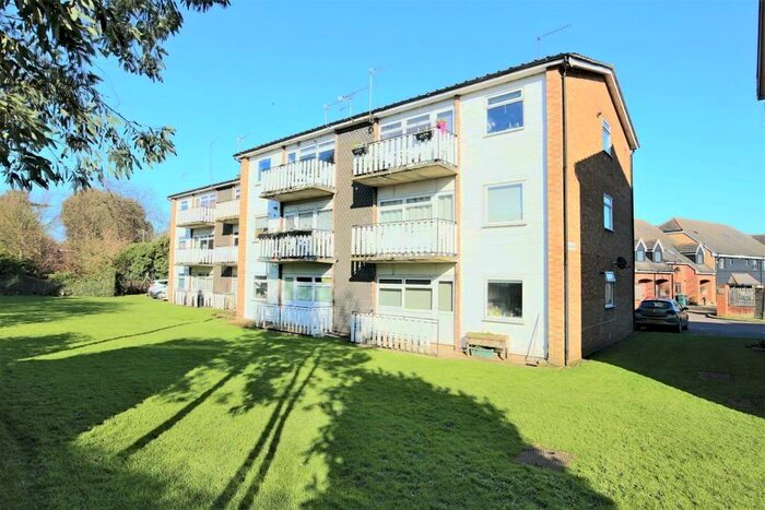 2 Bedroom Apartment To Rent In Hadleigh Court, Broxbourne, EN10