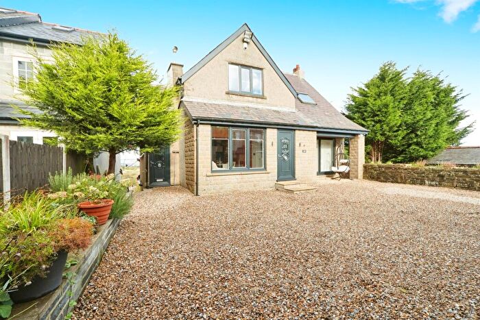 4 Bedroom Detached House For Sale In Duchy Avenue, Bradford, BD9