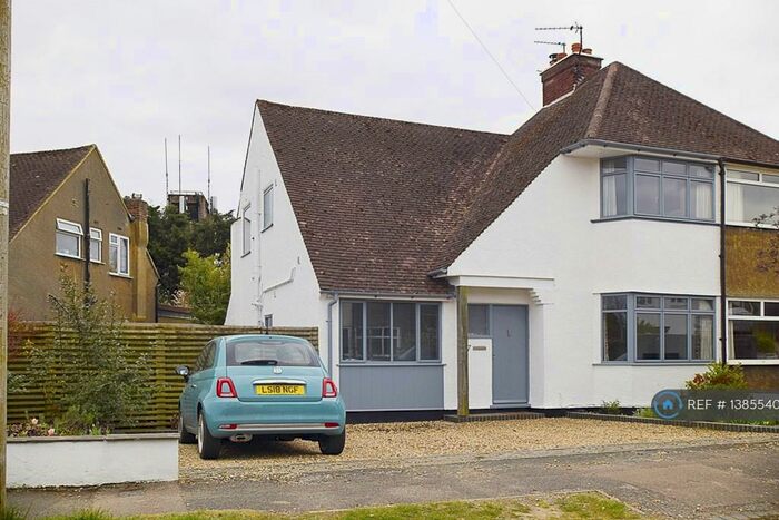 3 Bedroom Semi-Detached House To Rent In Highfield Close, Amersham, HP6