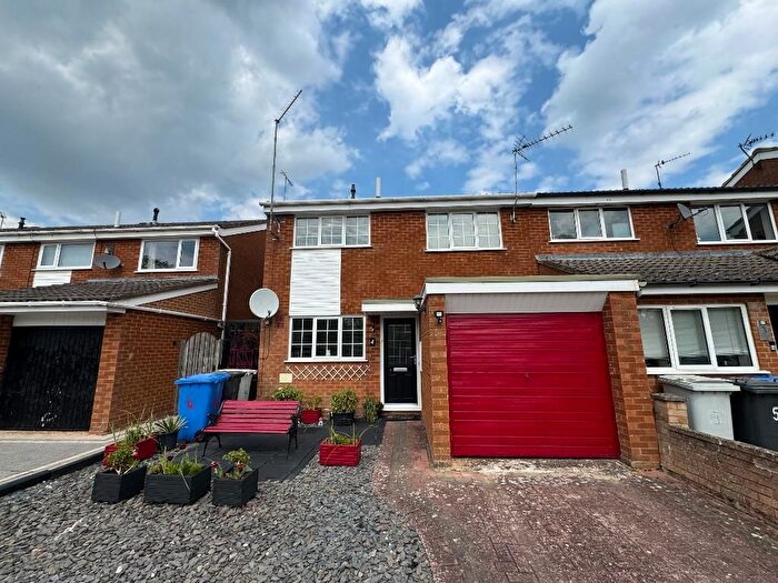 3 Bedroom Semi-Detached House For Sale In Blythe Close, Rothwell, Northants, NN14