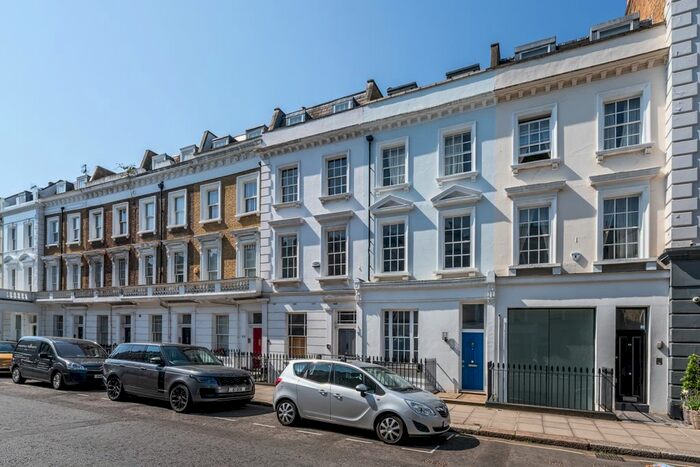 3 Bedroom Maisonette To Rent In Cambridge Street, London, SW1V