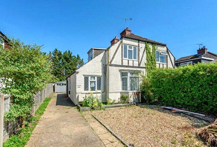 4 Bedroom Semi Detached House For Sale In Oakwood Road, Horley, Surrey, RH6