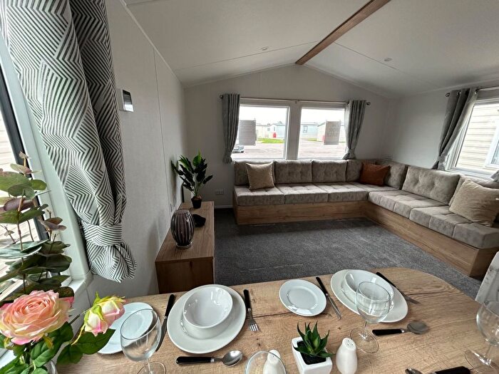 3 Bedroom Park Home For Sale In Hythe Road, Dymchurch, Romney Marsh, TN29