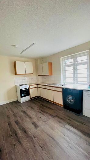 2 Bedroom Flat To Rent In Lea Bridge Road, Leyton, E10