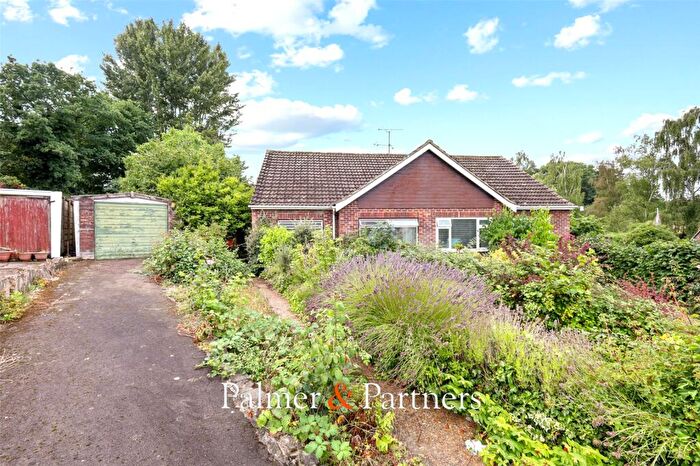 2 Bedroom Bungalow For Sale In Ashurst Close, Rowhedge, Colchester, Essex, CO5
