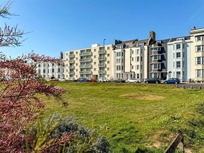1 Bedroom Apartment For Sale In South Terrace, Littlehampton, BN17