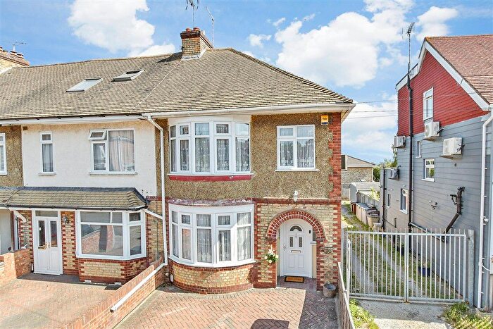 3 Bedroom End Terrace House For Sale In Sunnymead Avenue, Gillingham, Kent, ME7