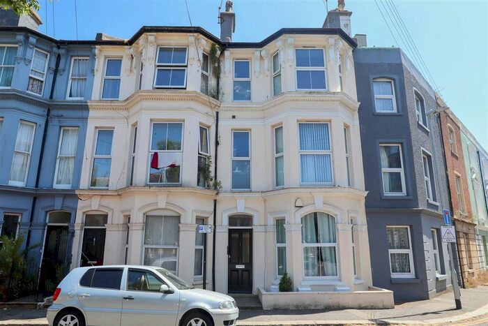 1 Bedroom Flat To Rent In St. Andrews Square, Hastings, TN34