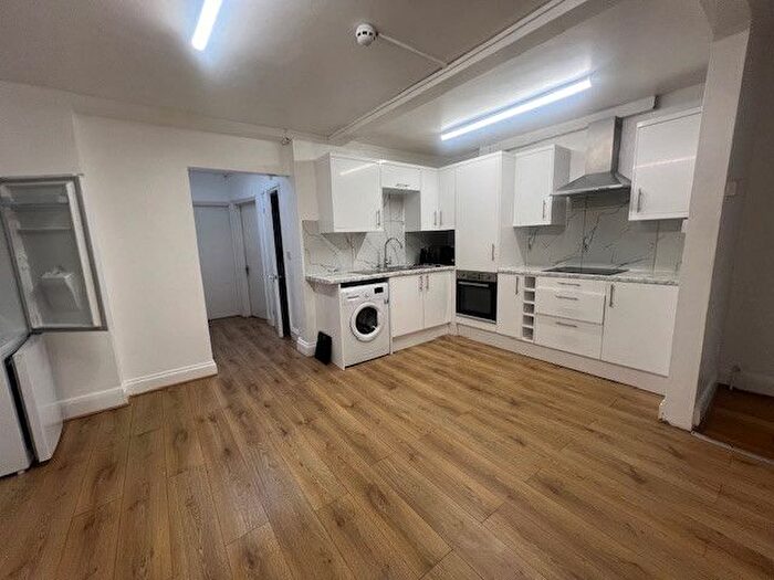 6 Bedroom Semi-Detached House To Rent In Inverness Drive, Ilford, IG6