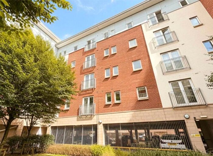 2 Bedroom Apartment For Sale In Elmira Way, Salford Quays, M5