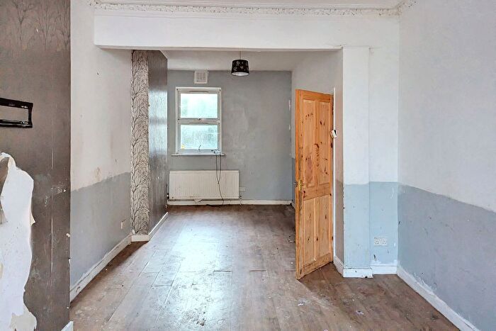 3 Bedroom Terraced House For Sale In Parish Lane, London, SE20