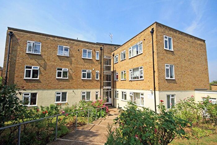 2 Bedroom Flat To Rent In Willowmead Close, London, W5