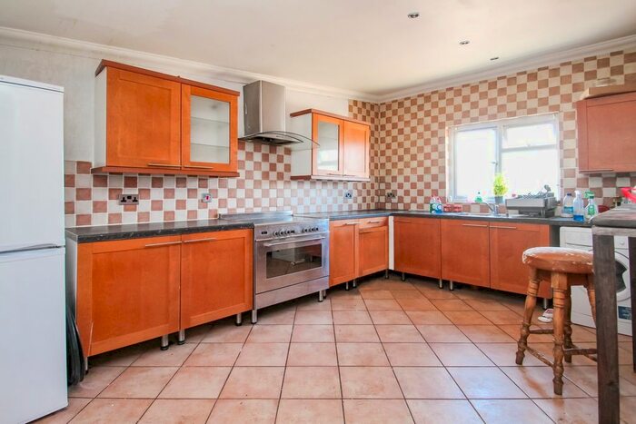 2 Bedroom Bungalow To Rent In Paternoster Hill, Waltham Abbey, EN9