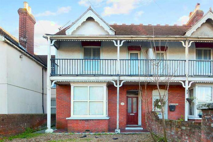 4 Bedroom Semi-Detached House To Rent In Stockbridge Road, Chichester, PO19