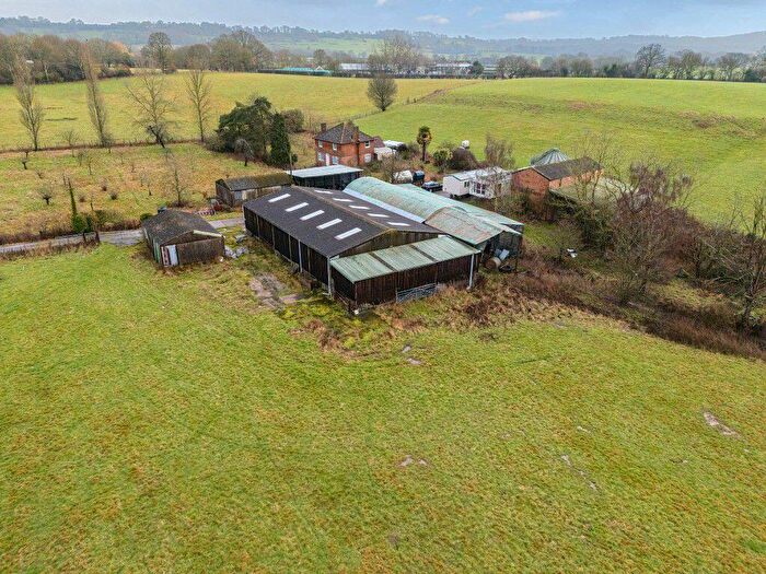 Farm House For Sale In Headcorn Road, Grafty Green, ME17