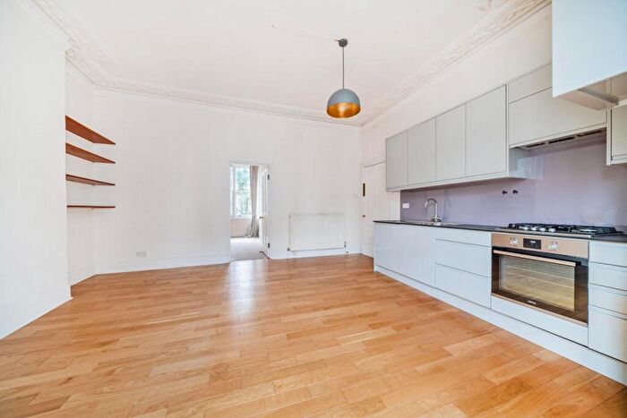 1 Bedroom Flat For Sale In Beresford Road, Highbury, N5