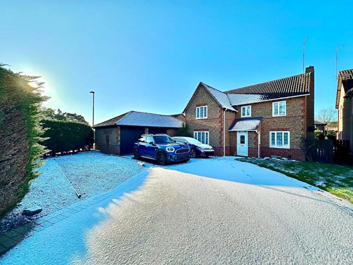 4 Bedroom Detached House For Sale In Hatfield Close, East Hunsbury, Northampton, NN4