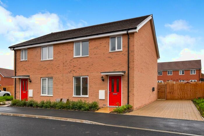 3 Bedroom Semi-Detached House For Sale In Thompson Avenue, Burnham-On-Crouch, CM0