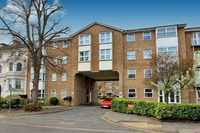 2 Bedroom Apartment To Rent In Ash Tree Close, Surbiton, KT6