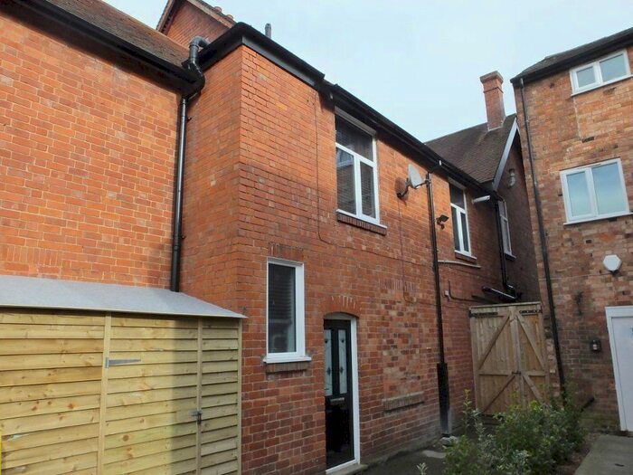 3 Bedroom Flat To Rent In Warwick Road, Kenilworth, CV8