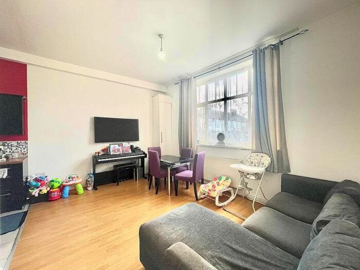 2 Bedroom Flat To Rent In Higham Place, London, E17