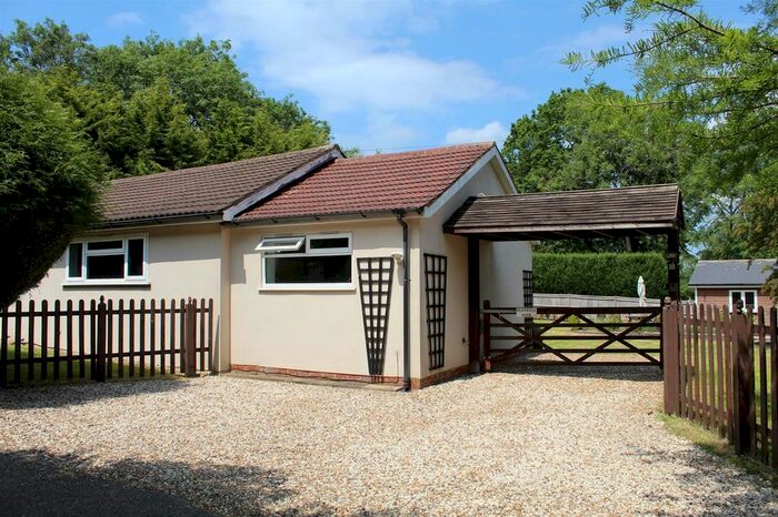 3 Bedroom Detached Bungalow To Rent In Brighton Road, Lower Kingswood, Tadworth, KT20