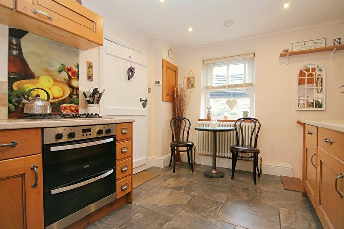 2 Bedroom Cottage For Sale In Back Lane, Leeds, LS12