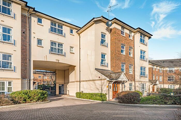 2 Bedroom Flat For Sale In Lower Kings Road, Kingston Upon Thames, KT2