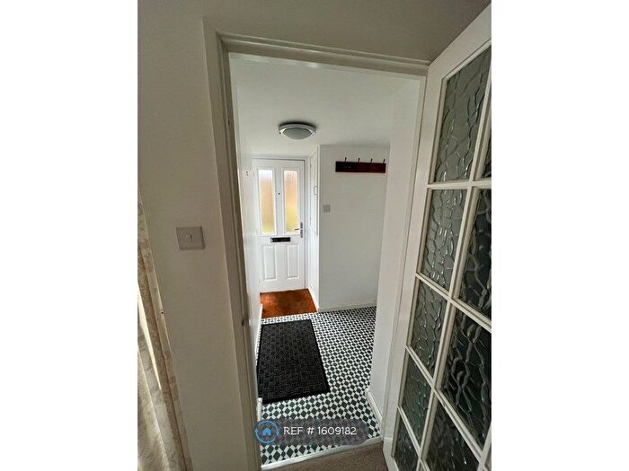 1 Bedroom Maisonette To Rent In Elgin House, Hitchin, SG4