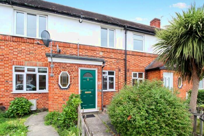 2 Bedroom Maisonette To Rent In Errol Gardens, New Malden, KT3