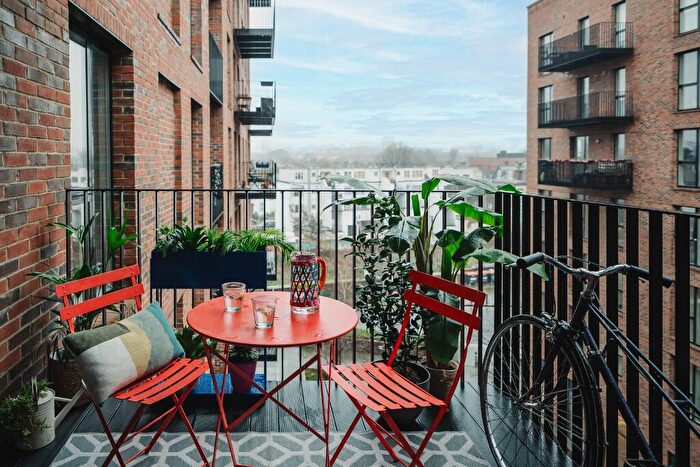 2 Bedroom Apartment To Rent In Martel Place, London, E8