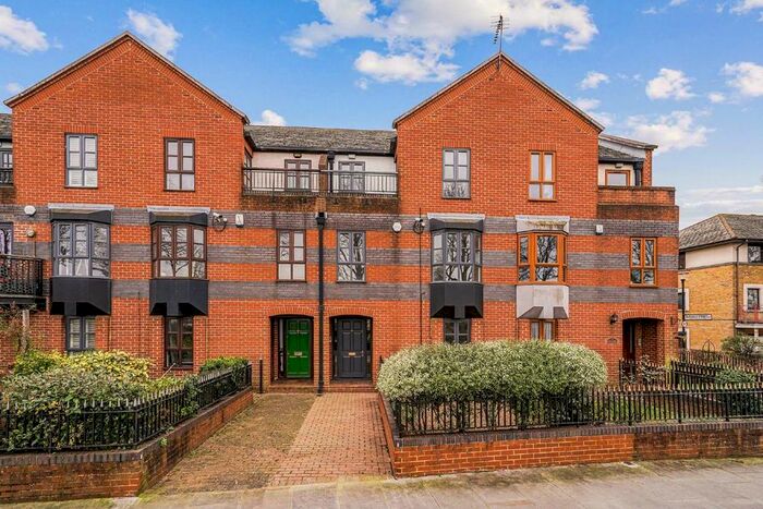 4 Bedroom Property To Rent In Bermondsey Wall East, London, SE16