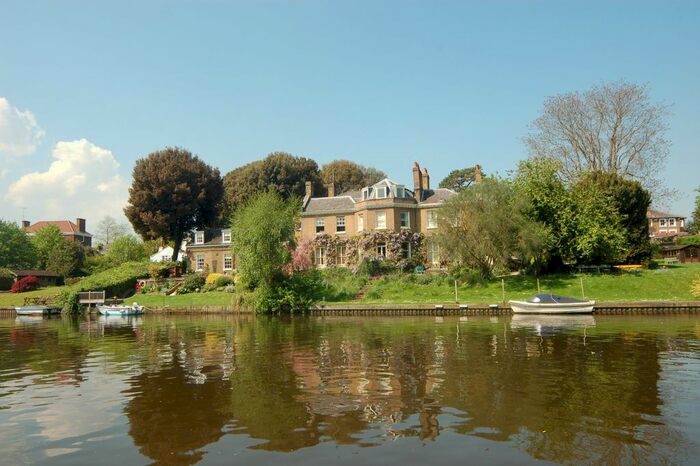 2 Bedroom Flat To Rent In Lower Teddington Road, Hampton Wick, Kingston Upon Thames, Surrey KT1