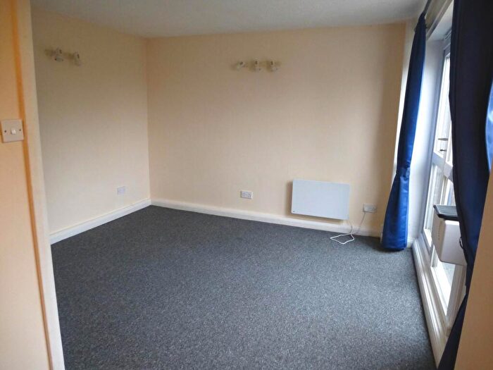 Flat To Rent In Crescent Court, Crescent Road, RG1